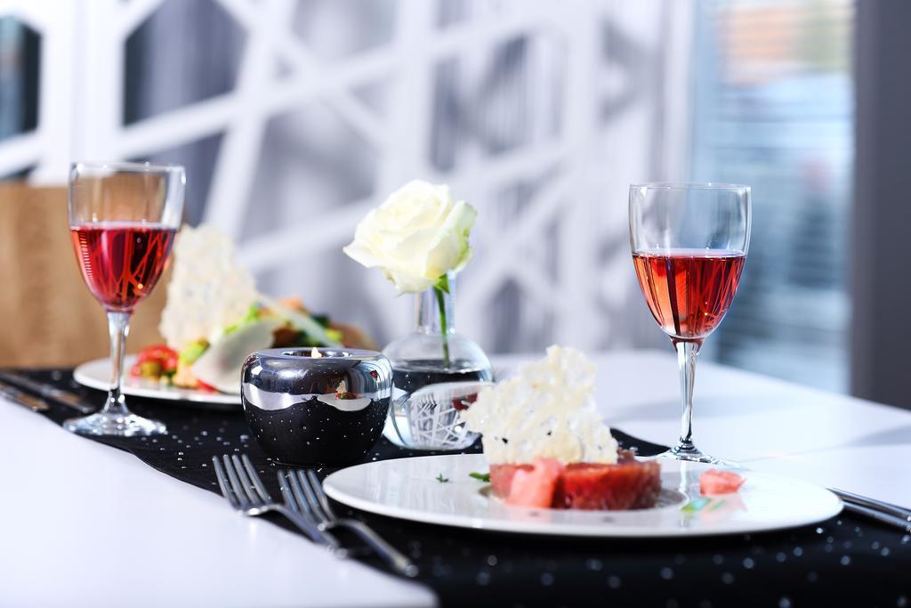 Hotel Porto Radomsko Kültér fotó