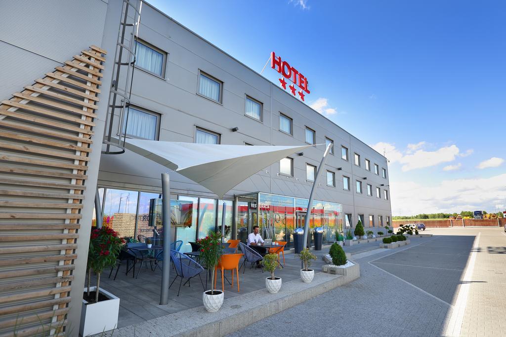 Hotel Porto Radomsko Kültér fotó